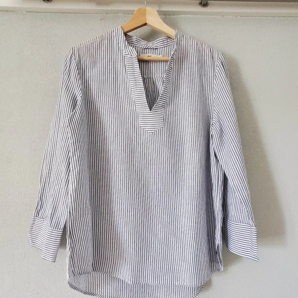 Vineyard Vines Blouse - Picture 1 of 3